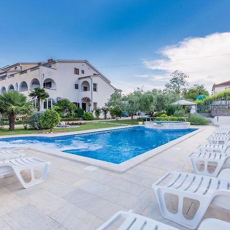 B&B Dujmovic Malinska Bagian luar foto