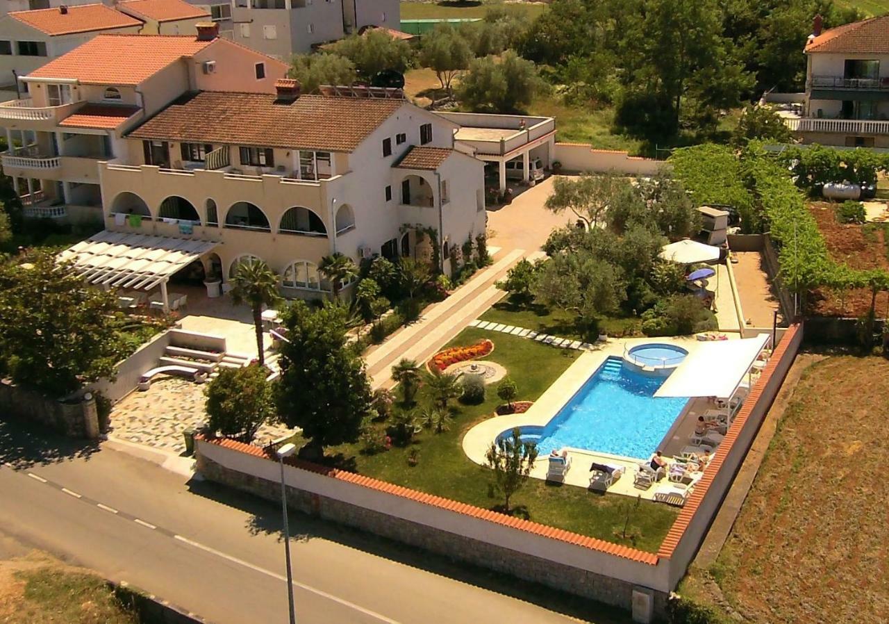 B&B Dujmovic Malinska Bagian luar foto